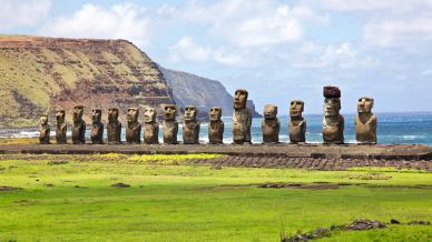 I segreti nascosti dietro i Moai dell’Isola di Pasqua, giganti di pietra che sfidano il tempo